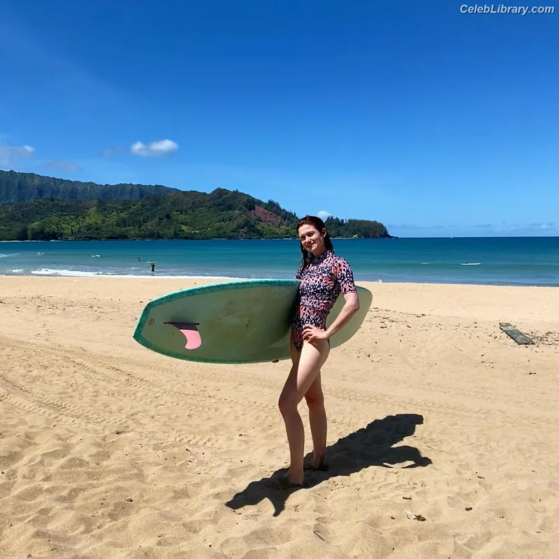 Bonnie Wright photo 22 of 423