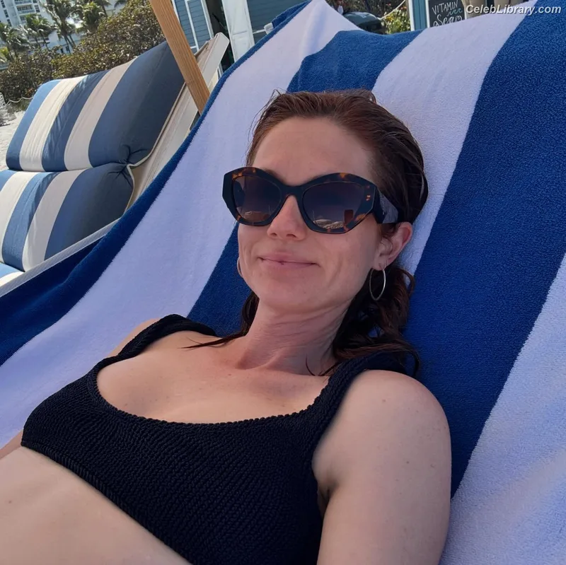 Bonnie Wright photo 2 of 423