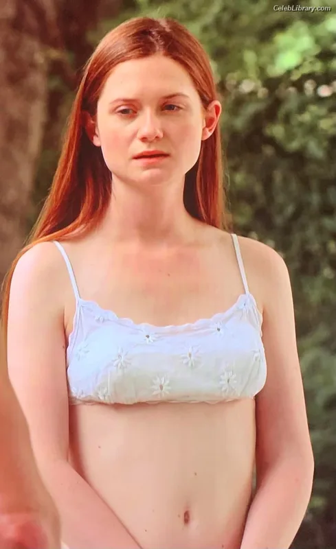 Bonnie Wright photo 9 of 423