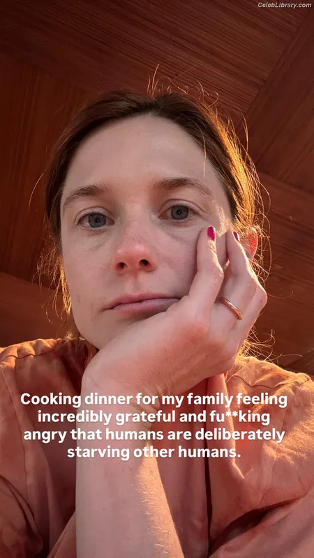 Bonnie Wright photo 13 of 423