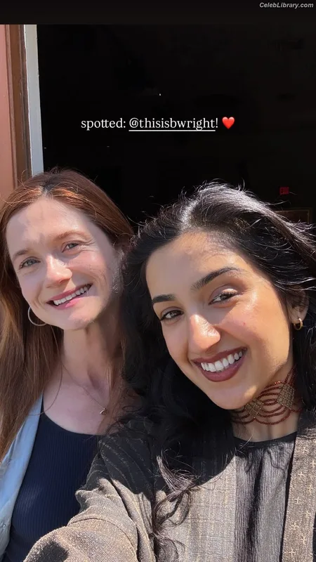 Bonnie Wright photo 14 of 423