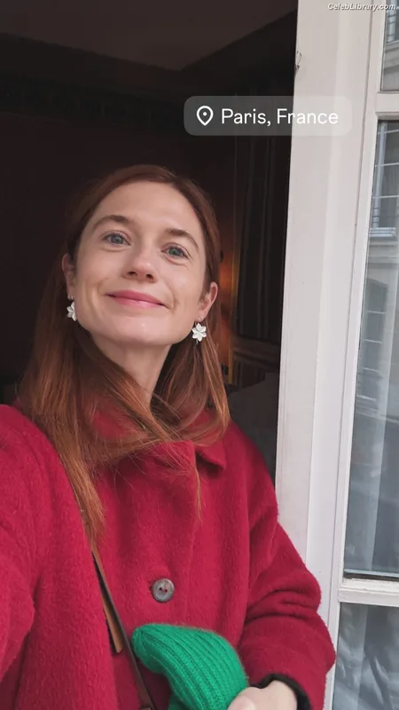 Bonnie Wright photo 18 of 423