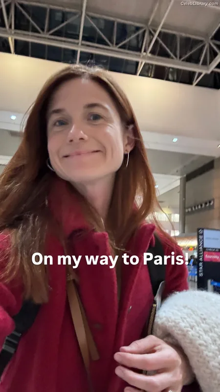 Bonnie Wright photo 19 of 423