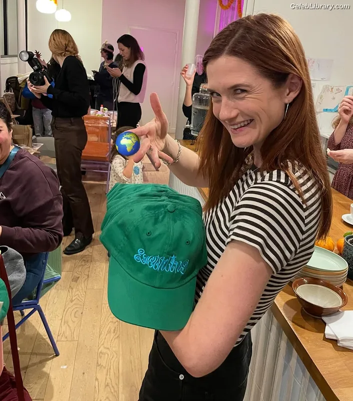 Bonnie Wright photo 21 of 423