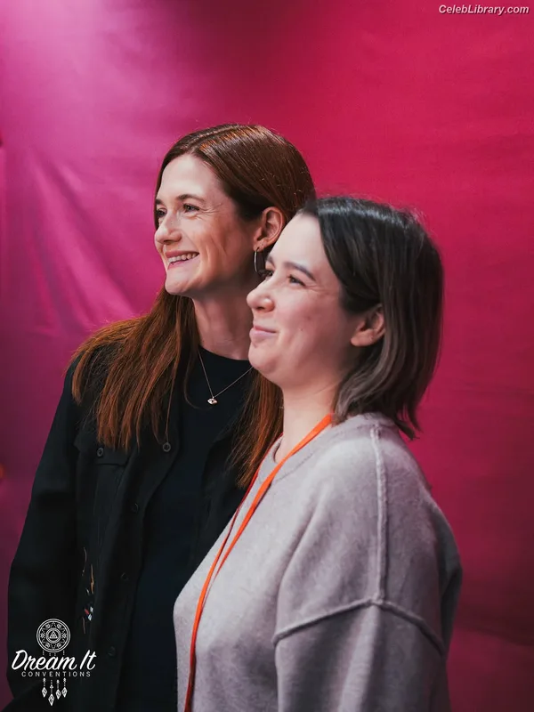 Bonnie Wright photo 24 of 423