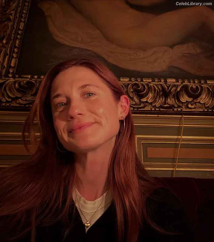 Bonnie Wright photo 2 of 423