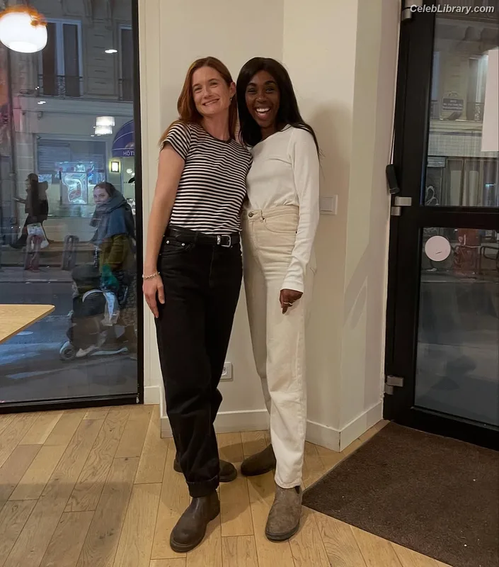Bonnie Wright photo 3 of 423