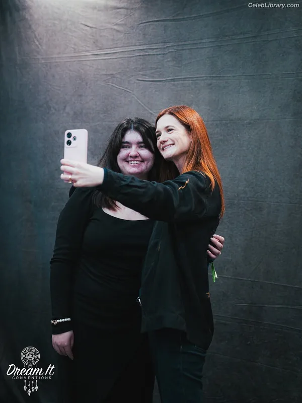 Bonnie Wright photo 4 of 423