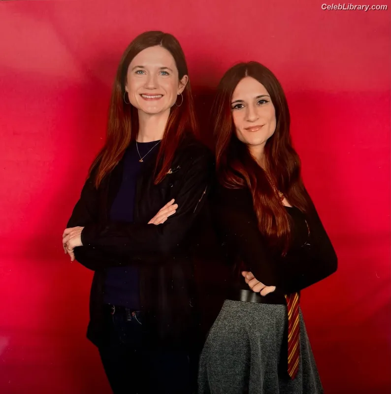 Bonnie Wright photo 5 of 423