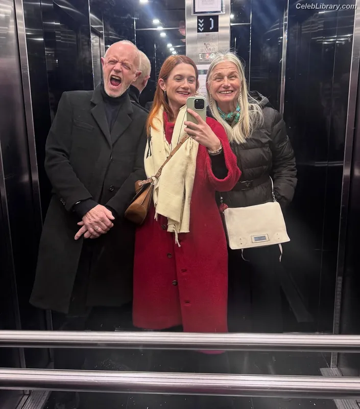 Bonnie Wright photo 6 of 423
