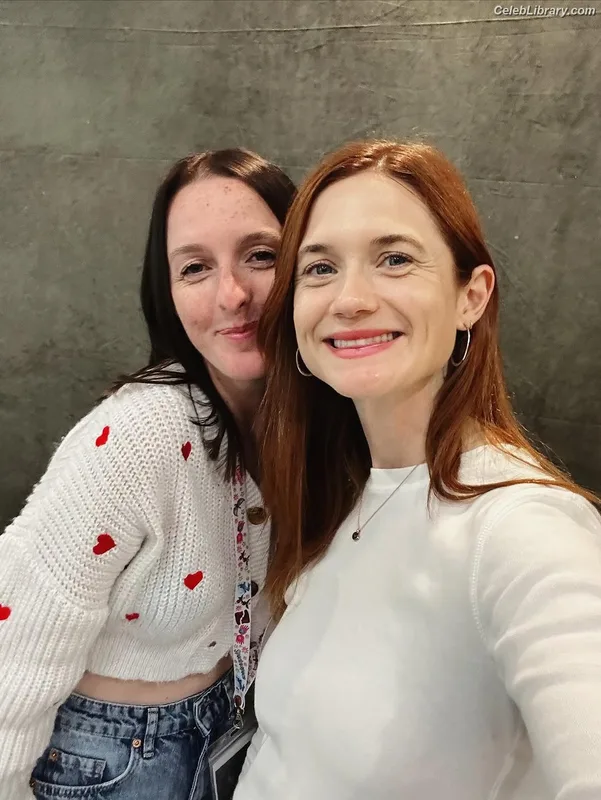 Bonnie Wright photo 10 of 423