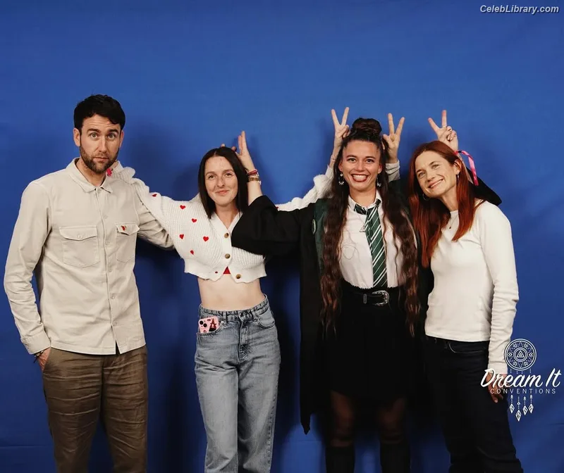 Bonnie Wright photo 12 of 423