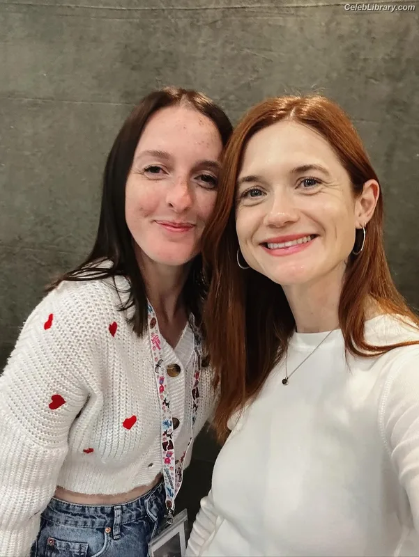 Bonnie Wright photo 14 of 423