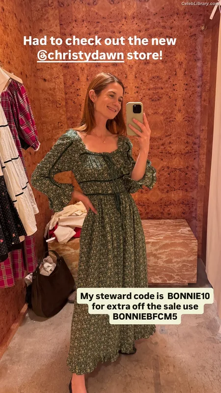 Bonnie Wright photo 19 of 423