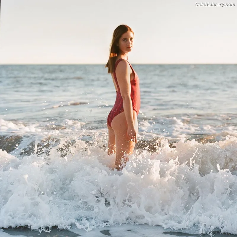 Bonnie Wright photo 20 of 423