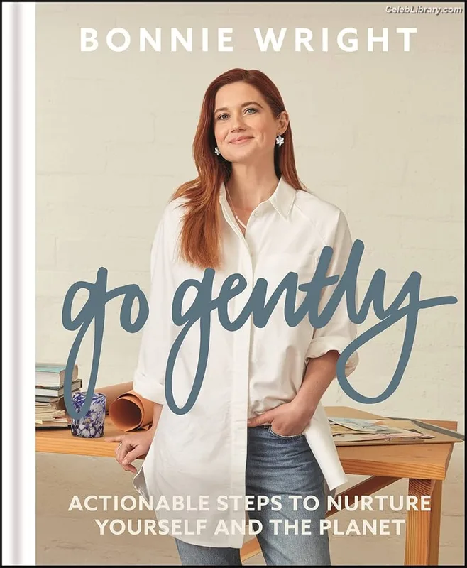 Bonnie Wright photo 5 of 423
