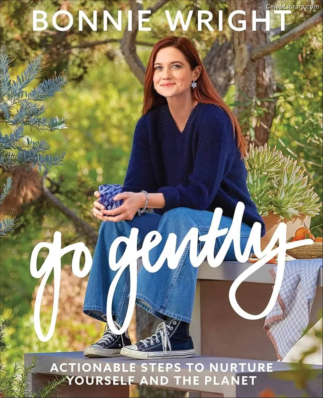 Bonnie Wright photo 8 of 423