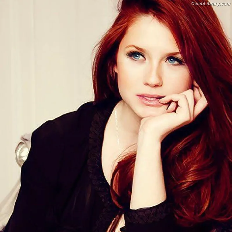 Bonnie Wright photo 19 of 423