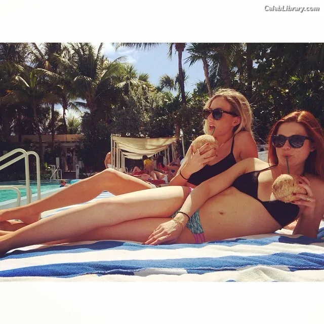 Bonnie Wright photo 23 of 423