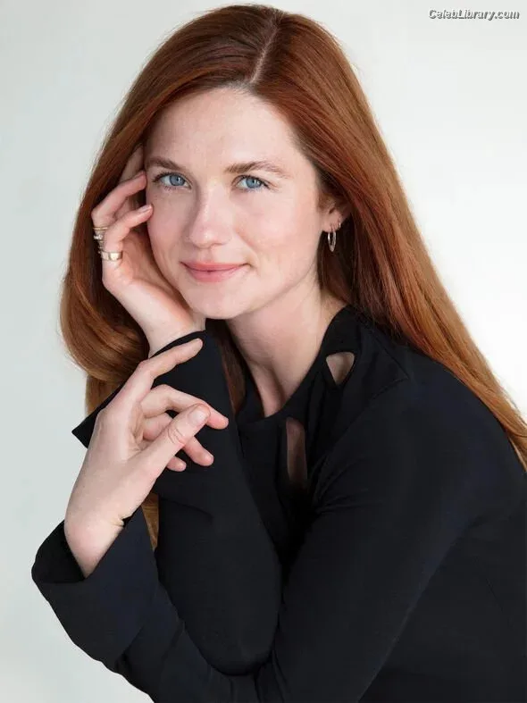 Bonnie Wright photo 20 of 423