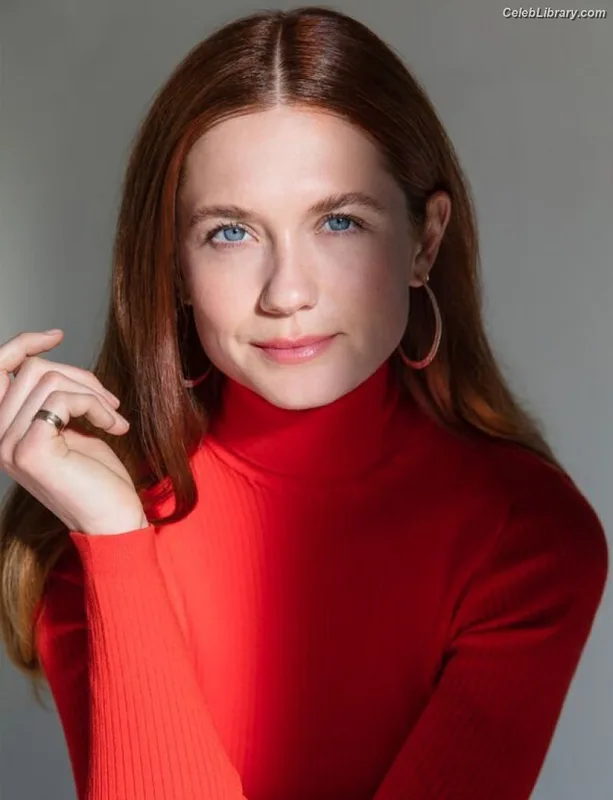 Bonnie Wright photo 22 of 423
