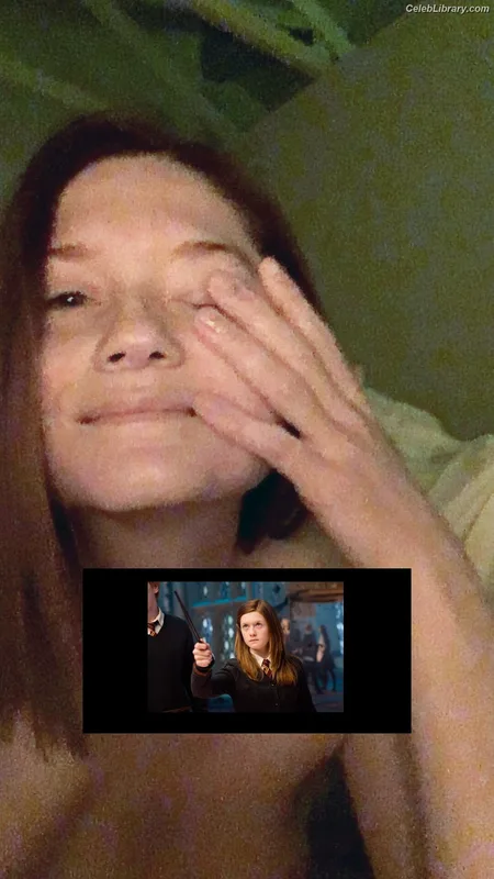 Bonnie Wright photo 7 of 423