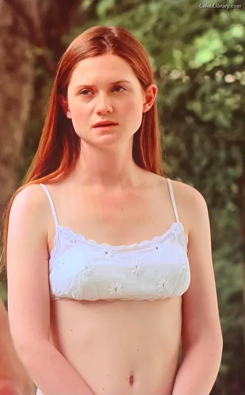 Bonnie Wright photo 10 of 423