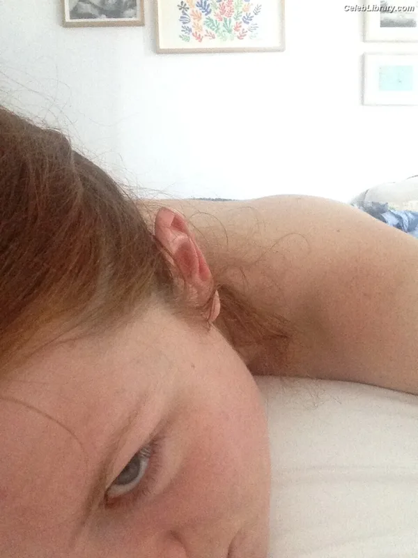 Bonnie Wright photo 13 of 423