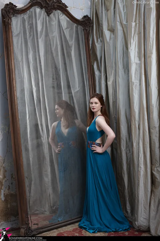 Bonnie Wright photo 5 of 423