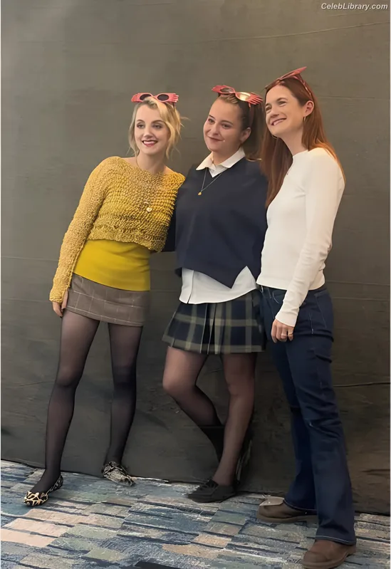 Bonnie Wright photo 7 of 423