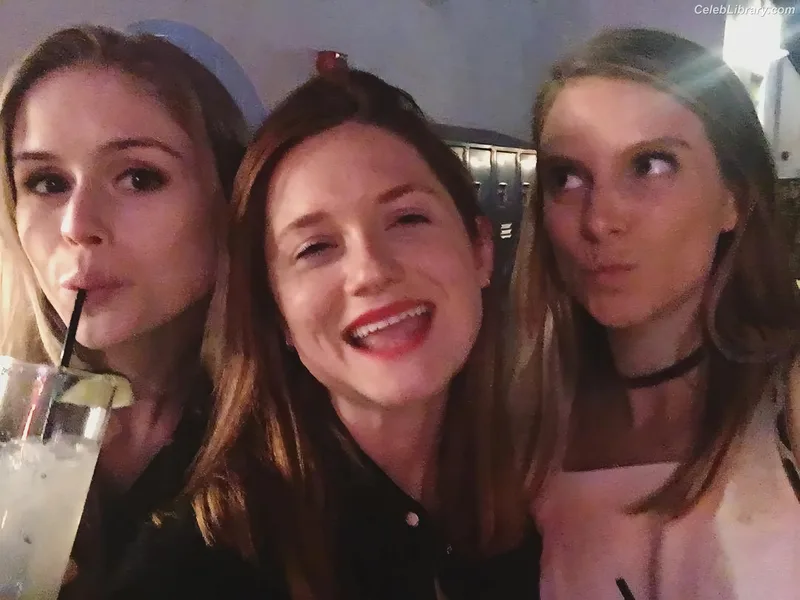 Bonnie Wright photo 19 of 423