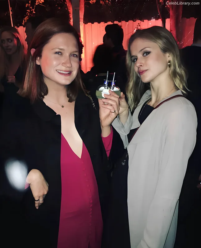 Bonnie Wright photo 22 of 423