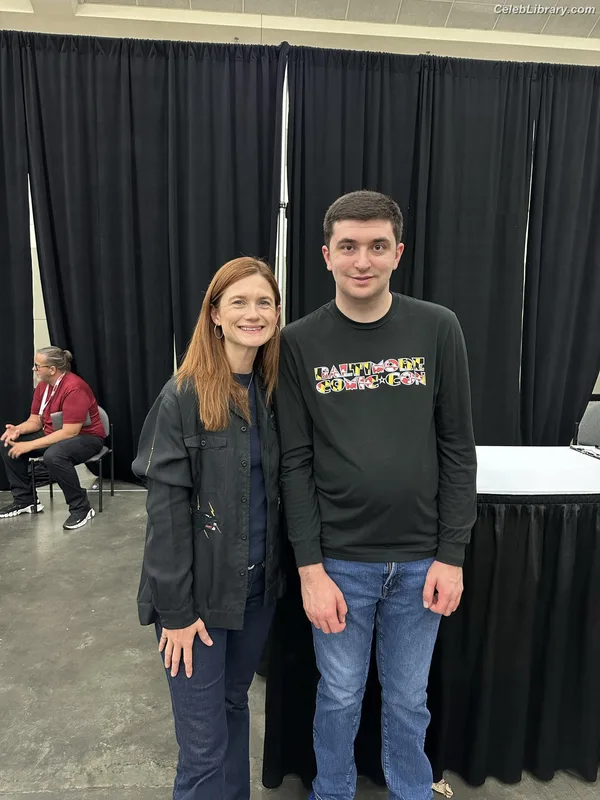 Bonnie Wright photo 9 of 423