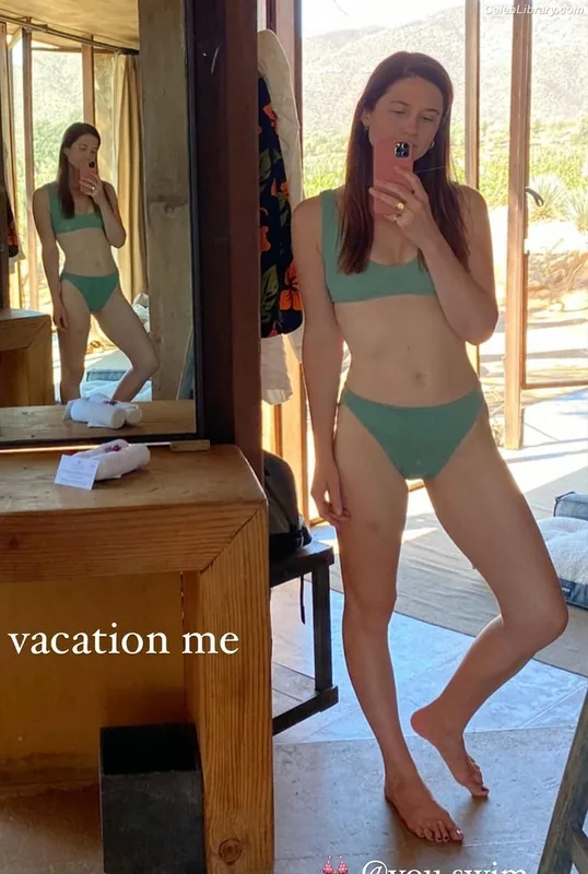 Bonnie Wright photo 10 of 423