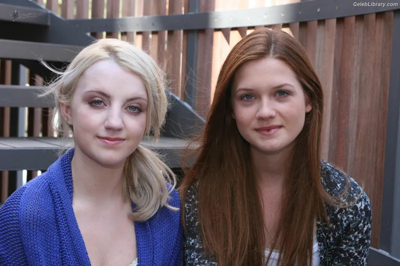 Bonnie Wright photo 12 of 423