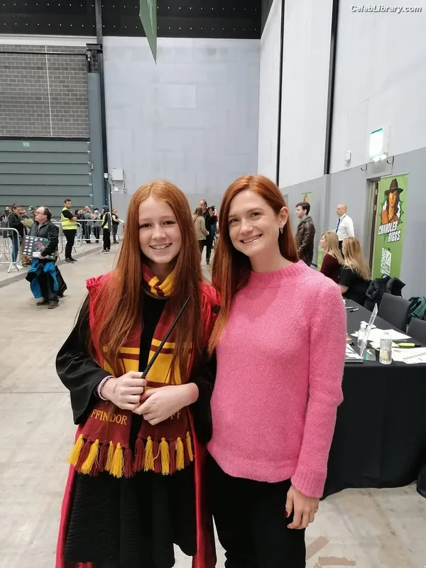 Bonnie Wright photo 16 of 423