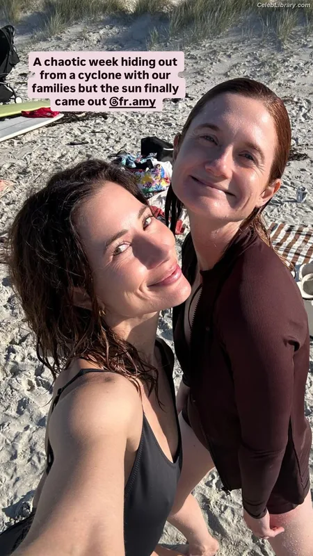 Bonnie Wright photo 6 of 423