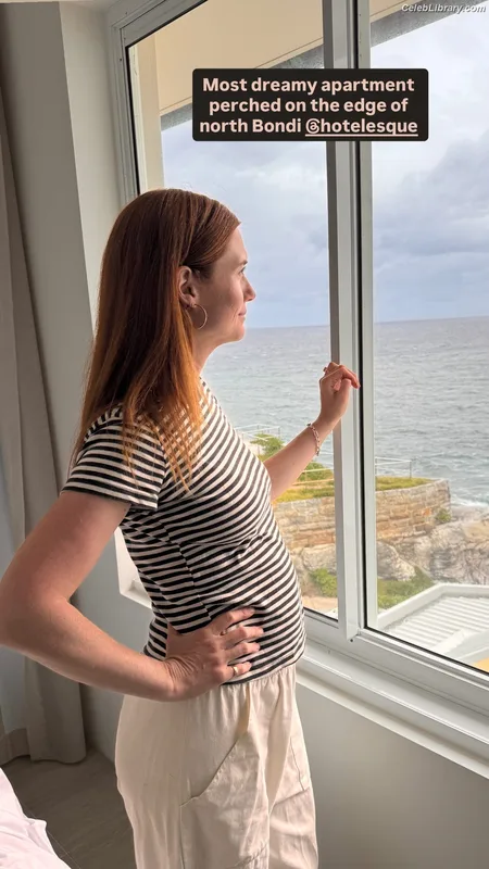 Bonnie Wright photo 9 of 423