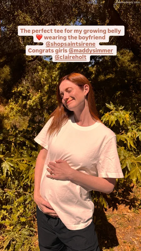 Bonnie Wright photo 10 of 423