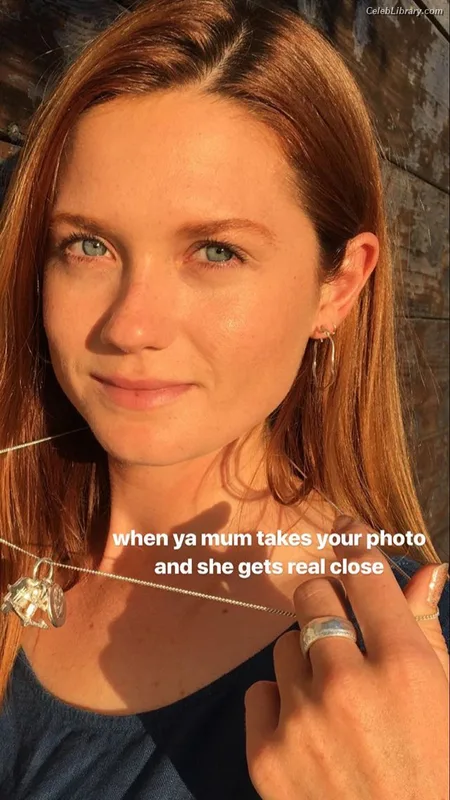Bonnie Wright photo 12 of 423