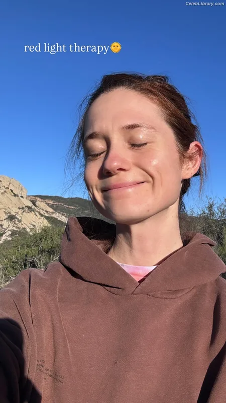 Bonnie Wright photo 15 of 423