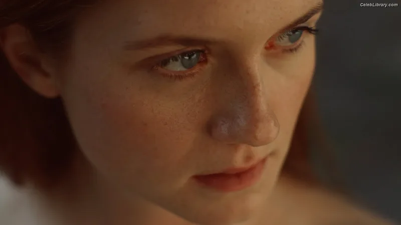 Bonnie Wright photo 6 of 423