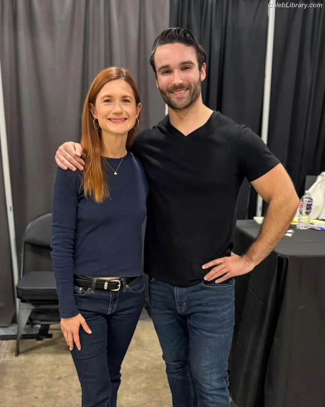Bonnie Wright photo 8 of 423