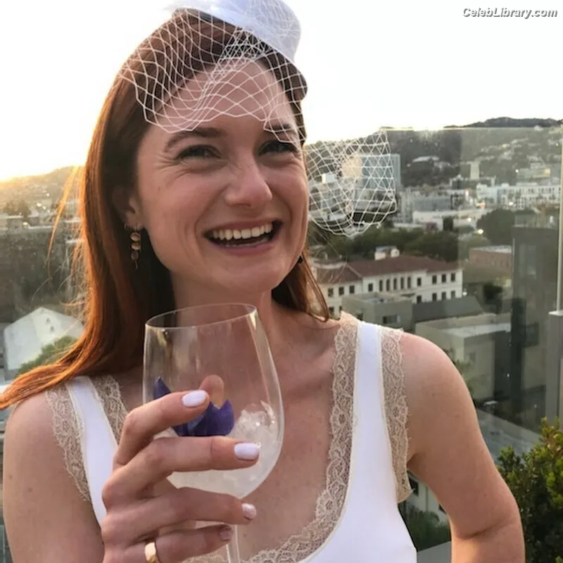 Bonnie Wright photo 9 of 423