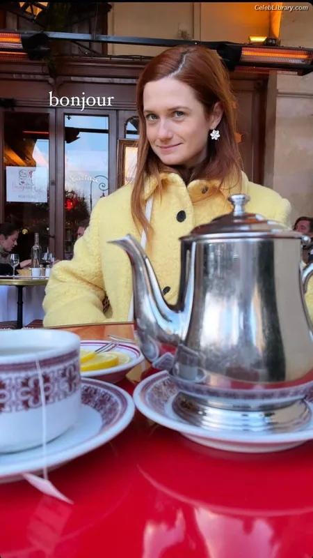 Bonnie Wright photo 18 of 423