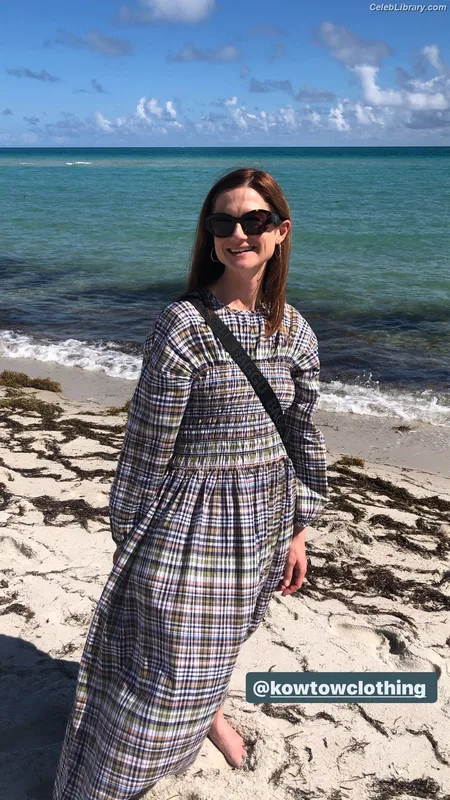 Bonnie Wright photo 19 of 423
