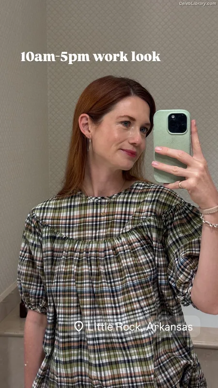 Bonnie Wright photo 24 of 423
