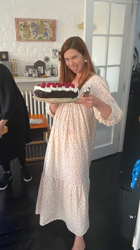 Bonnie Wright photo 13 of 423