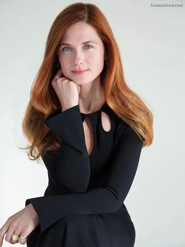 Bonnie Wright photo 18 of 423