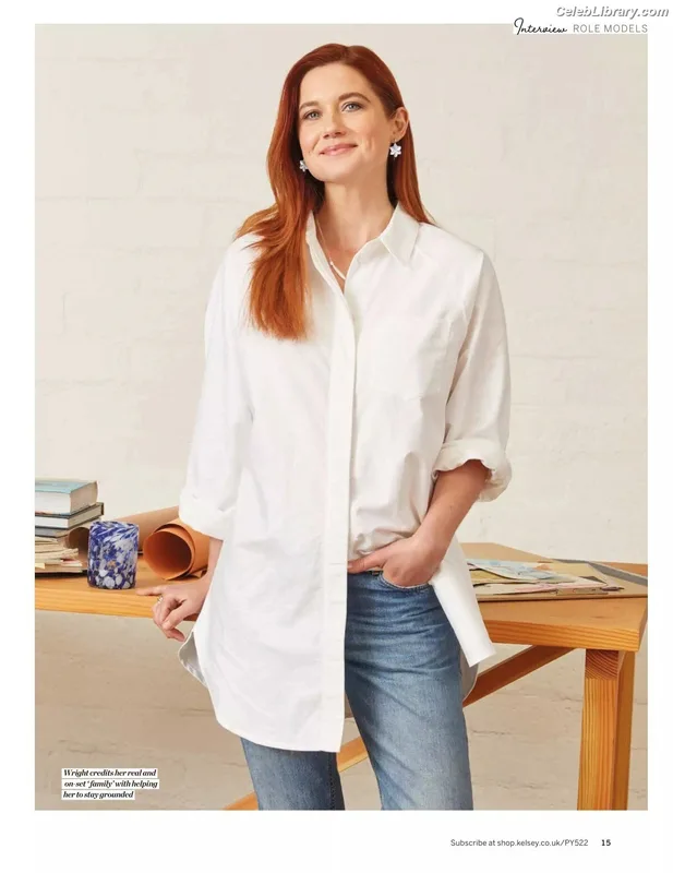 Bonnie Wright photo 19 of 423